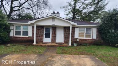Main picture of 900 Stevens Ct NE