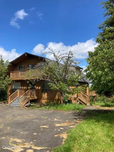 Main picture of 5400 Crestview Loop NE