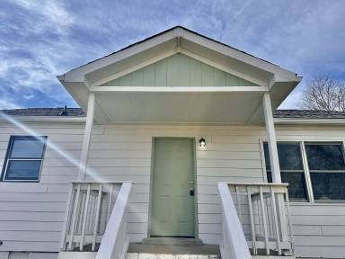 Main picture of 910 W Happy Hollow Dr