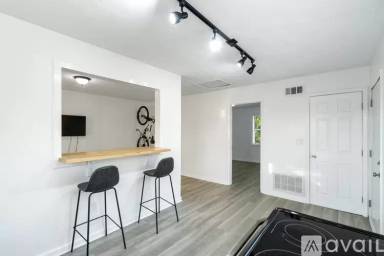 Main picture of 620 E 5th St