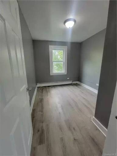 Main picture of 76 North Clinton Street - 3rd Floor