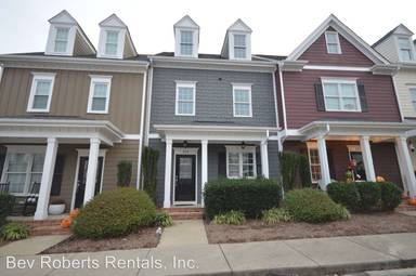 Main picture of 826 Myrtle Grove Ln