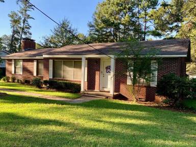 Main picture of 209 N Pinecrest Dr