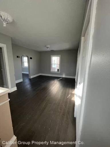 Main picture of 1102 W 9th St