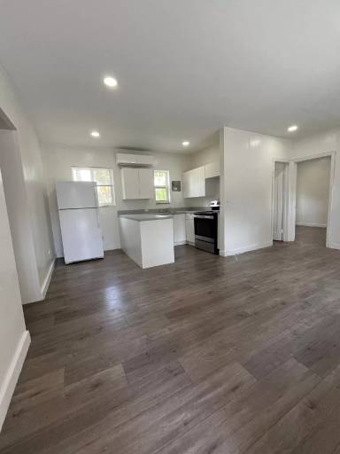 Main picture of 2055 NE 140th St