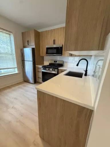 Main picture of 2147 W Lunt Ave