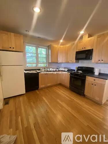 Main picture of 169 River St