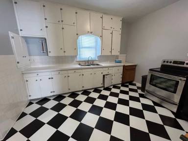 Main picture of 117 W Adams Ave