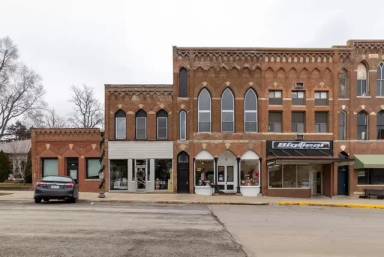 Main picture of 107 N 1st St