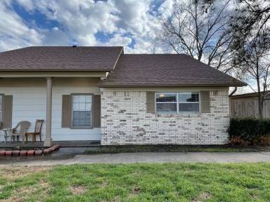 Main picture of 724 E Pecan St