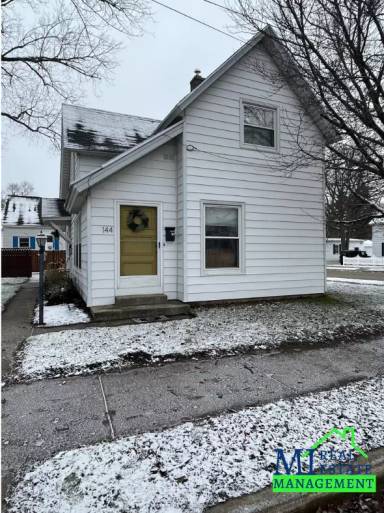 Main picture of 144 1/2 N Elm St