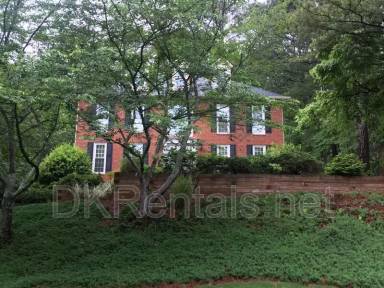 Main picture of 320 Highlands Trce