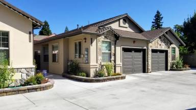 Main picture of 100 Jefferson Ct