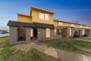 Main picture of 2403 Doreen St