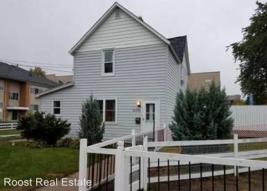 Main picture of 636 22nd Ave NE