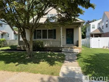 Main picture of 139 Maple Ave