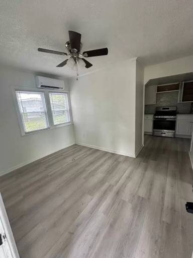 Main picture of 9558 8th Bay St