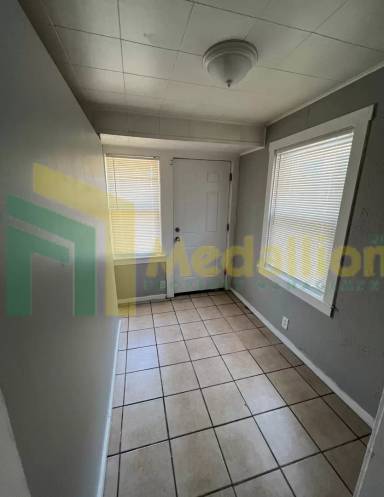 Main picture of 9815 S Throop St