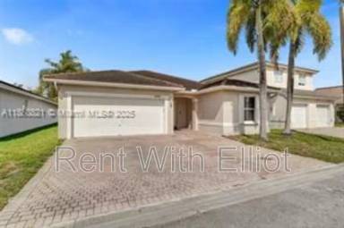 Main picture of 4955 SW 33rd Ave