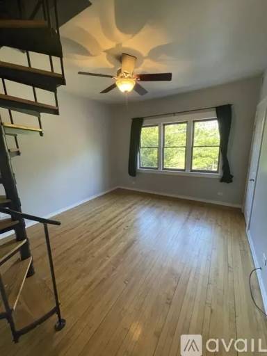Main picture of 3254 N Ravenswood Ave