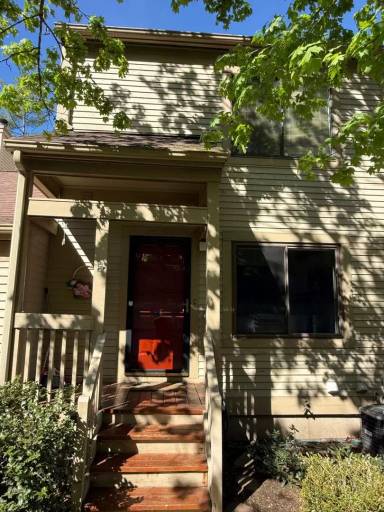Main picture of 18 Putnam Ln