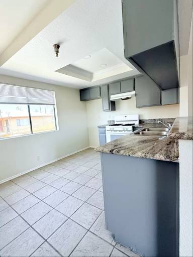 Main picture of 12516 Kornblum Ave
