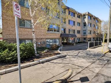 Main picture of 2727 W 43rd St