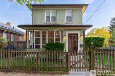 Main picture of 5554 Pocusset St