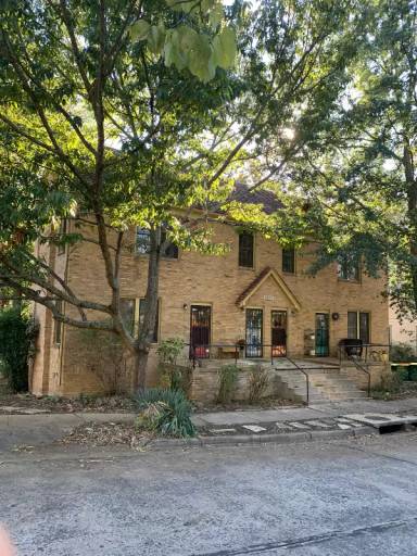 Main picture of 2805 Linden St