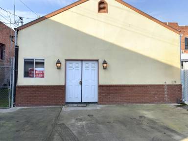 Main picture of 119 N E St