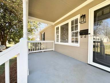 Main picture of 2001 Colonial Ave