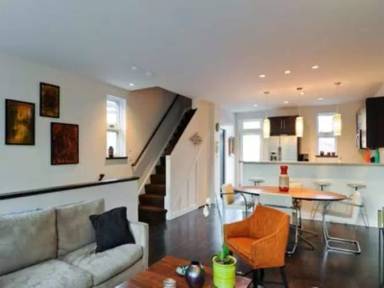 Main picture of 7201 N Oakley Ave
