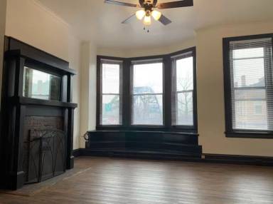 Main picture of 836 Main St