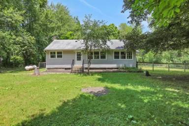 Main picture of 204 Stony Ford Rd