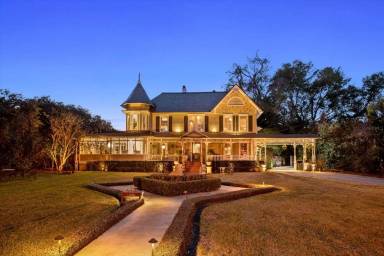 Main picture of 614 Lake Ave