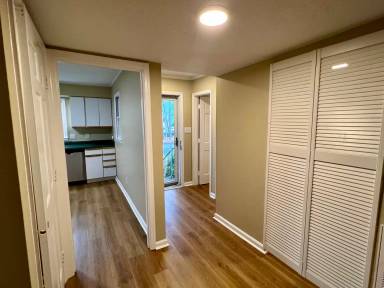 Main picture of 923 Hampshire Ct