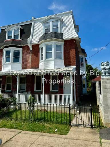 Main picture of 110 W 30th St