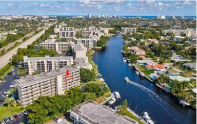 Main picture of 21 Royal Palm Way