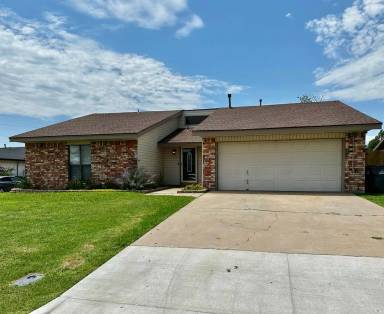Main picture of 505 SW 77th St