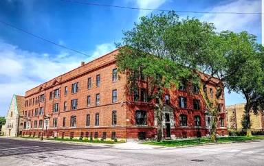 Main picture of 70 E 48th St