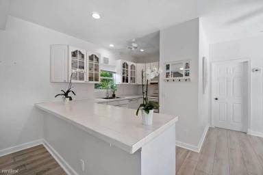 Main picture of 321 S L St