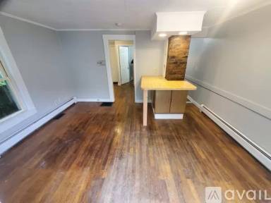 Main picture of 252 Essex St