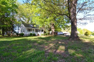 Main picture of 313 Dixie Airport Rd