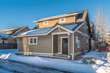 Main picture of 637 NW Compass Ln