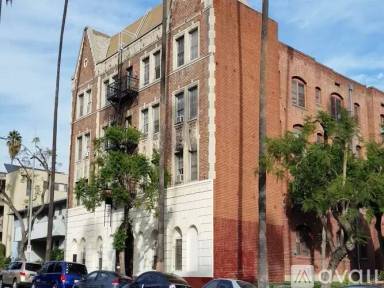 Main picture of 450 S Kenmore Ave