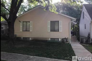Main picture of 7809 N Oregon Ave