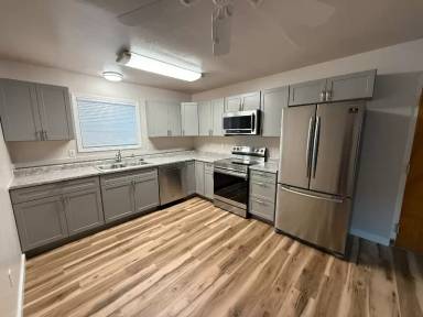 Main picture of 533 Mumford St