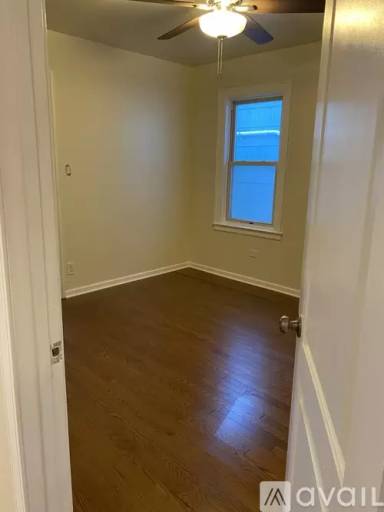 Main picture of 2037 W Hutchinson St