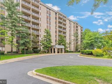 Main picture of Woodlake Towers