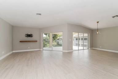 Main picture of 900 Diamond Cir